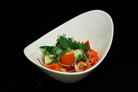 Салат овощной с пряной зеленью